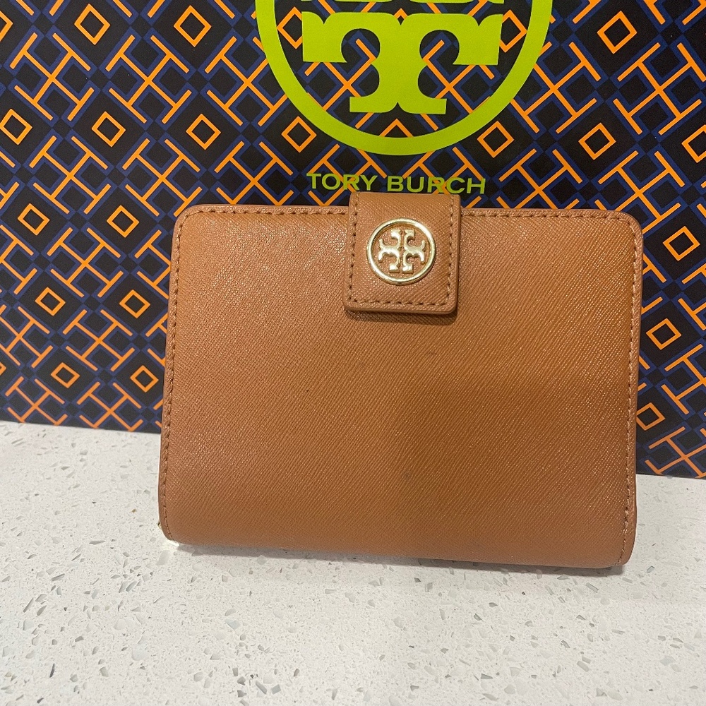 TORY BURCH ROBINSON FRENCH BIFOLD WALLET SAFFIANO LEATHER